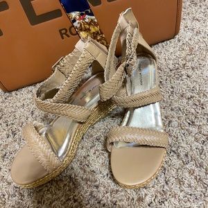 🌸Stuart Weiztman girls wedge 🌸